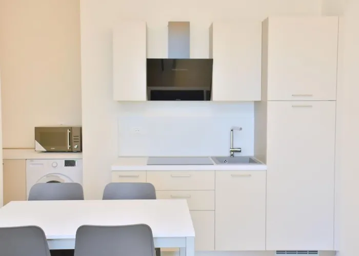 Sunny And Bright Beautiful ביביונה