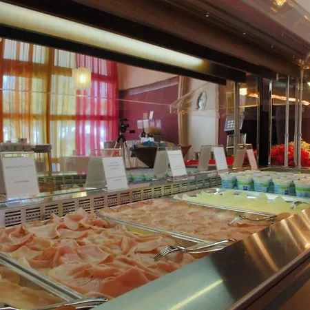 Sunny And Bright Beautiful Apartman