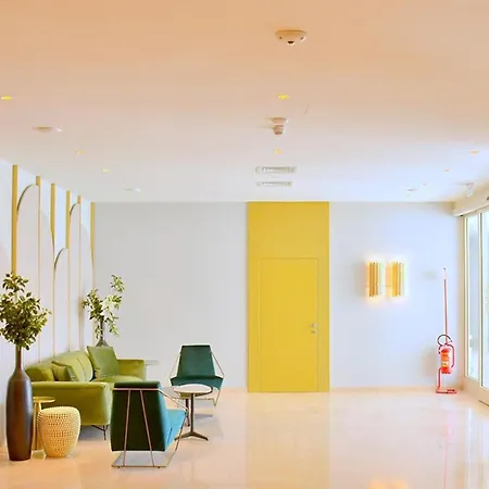 Sunny And Bright Beautiful Apartman *